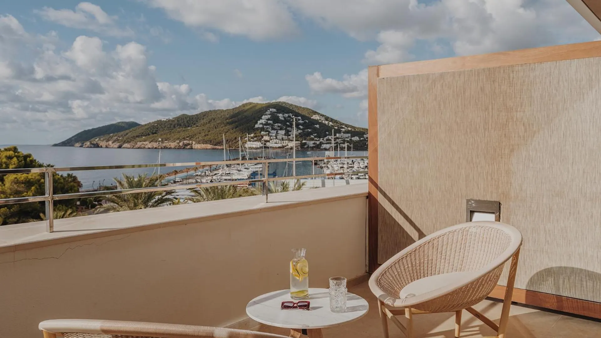 Aguas De Ibiza Grand Luxe Hotel - Small Luxury Hotel Of The World Santa Eulária des Riu 5*,